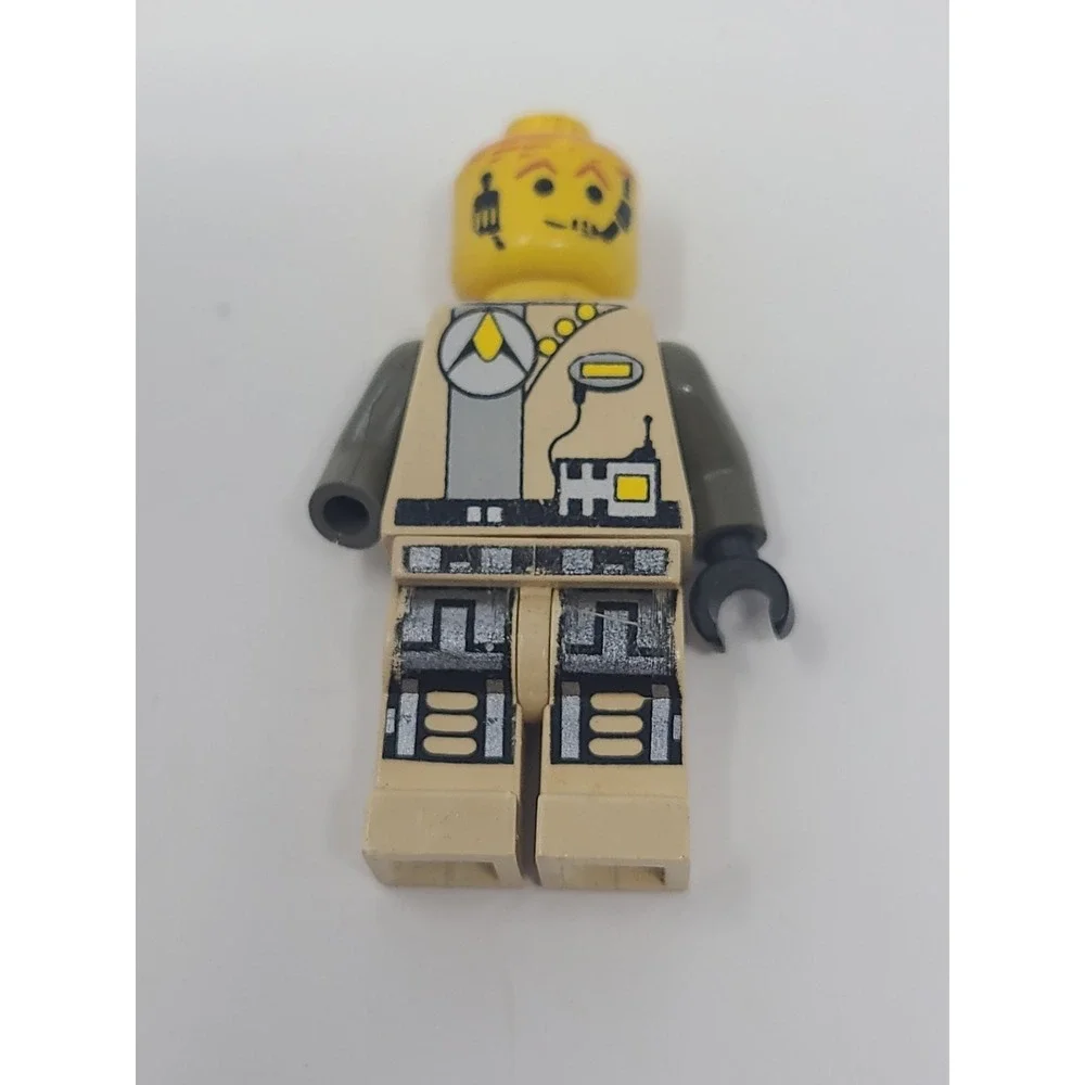 Vintage LEGO Minifig Lot: Knight, Bandit, Alpha Team - Picture 10 of 12